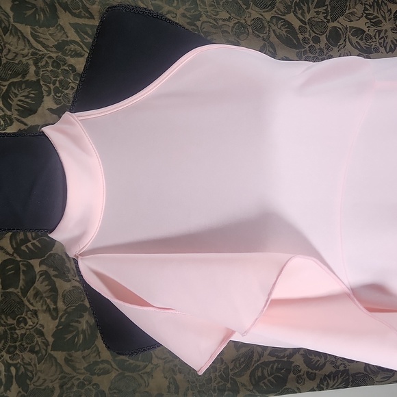 GOWN - Picture 4 of 9